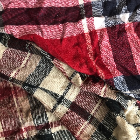 Plaid blanket scarf bundle - Picture 3 of 3